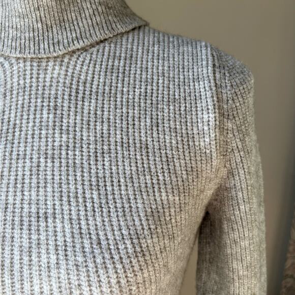 ZARA Gray Slit Sleeve Turtleneck Sweater Size Small | Classic, Minimal, 90s - Picture 4 of 6